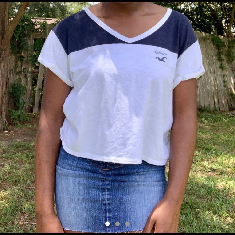 blue and white hollister tee